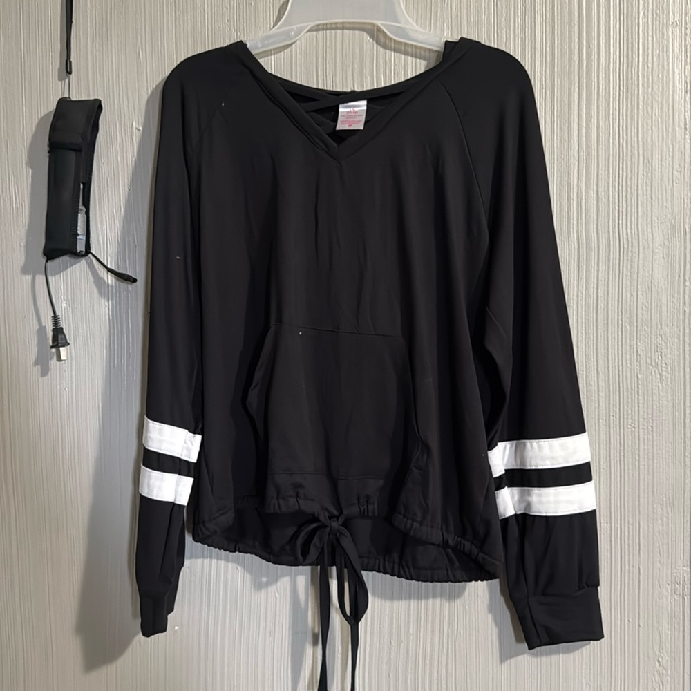 Long-sleeved shirt with hoodie black